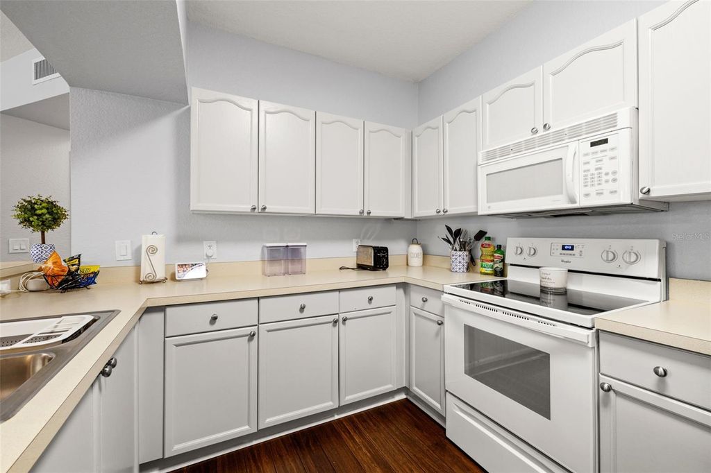 Image 7 of property listing at 5125 PALM SPRINGS BOULEVARD 13104, Tampa, FL 33647