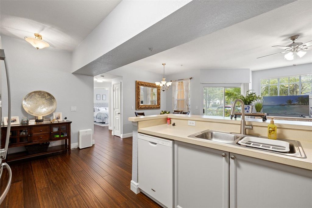 Image 8 of property listing at 5125 PALM SPRINGS BOULEVARD 13104, Tampa, FL 33647