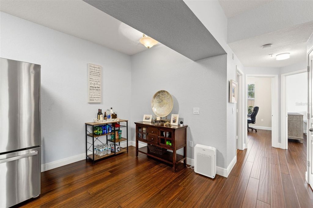Image 9 of property listing at 5125 PALM SPRINGS BOULEVARD 13104, Tampa, FL 33647