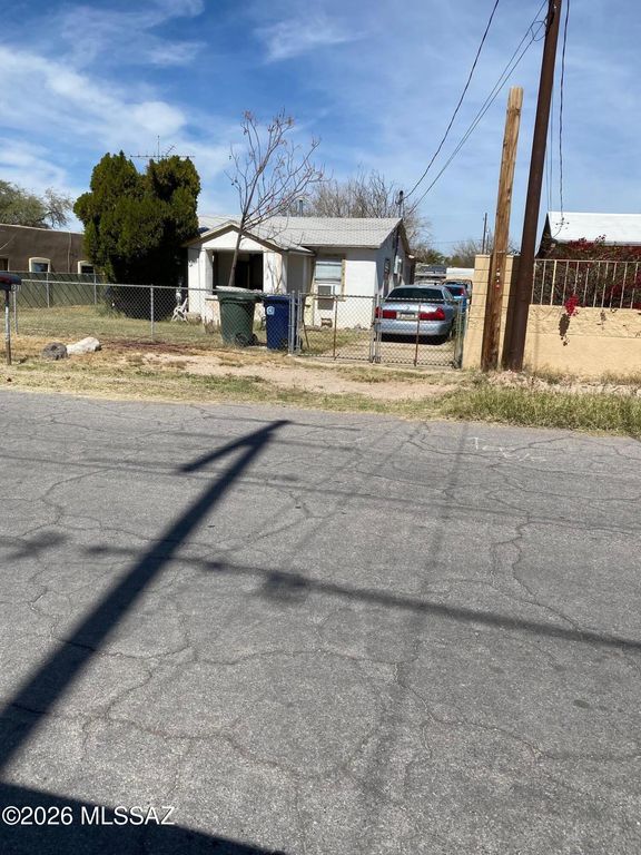 231 E District Street, Tucson, AZ 85714