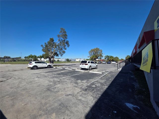 3281 NW 78th Ave, Doral, FL 33122