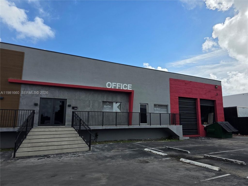 3281 NW 78th Ave, Doral, FL 33122