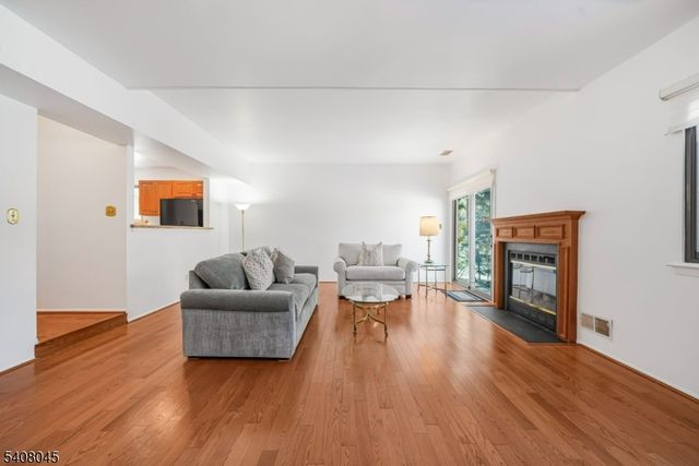 175 Castle Ridge Dr, East Hanover Twp., NJ 07936