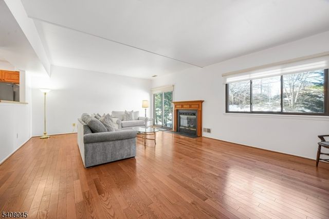 175 Castle Ridge Dr, East Hanover Twp., NJ 07936