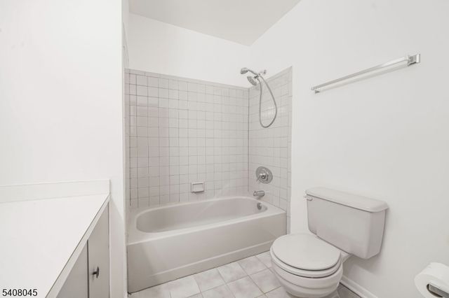 175 Castle Ridge Dr, East Hanover Twp., NJ 07936