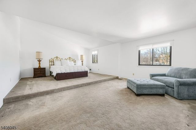 175 Castle Ridge Dr, East Hanover Twp., NJ 07936