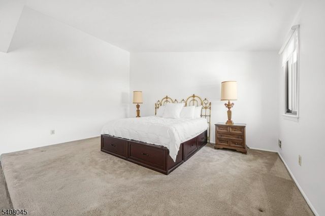 175 Castle Ridge Dr, East Hanover Twp., NJ 07936