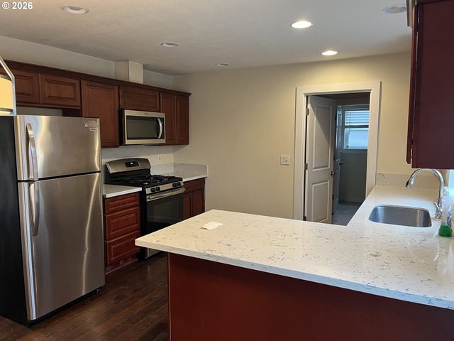 3223 Se 122ND Ave, Portland, OR 97236