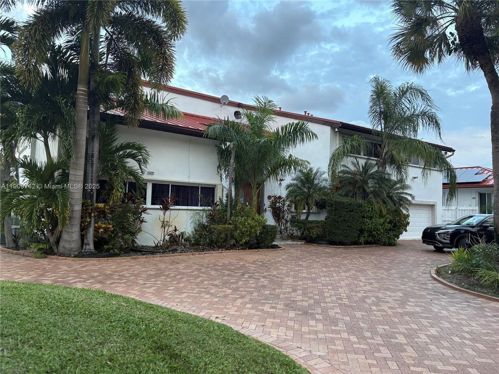 5891 SW 56th Ter, South Miami, FL 33143