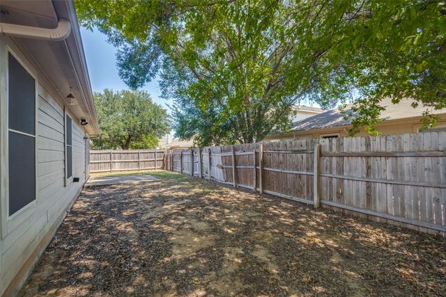 2228 Overlook Lane, Denton, TX 76207