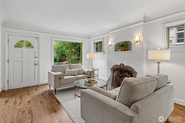 346 NE 58th Street, Seattle, WA 98105