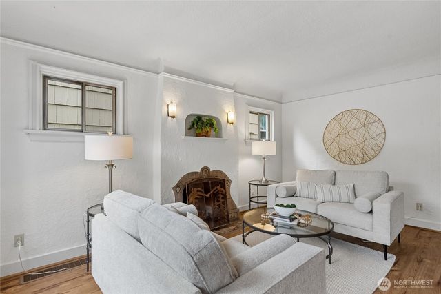 346 NE 58th Street, Seattle, WA 98105
