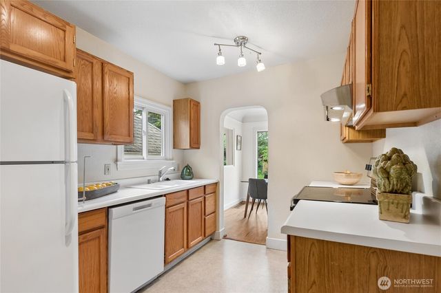 346 NE 58th Street, Seattle, WA 98105