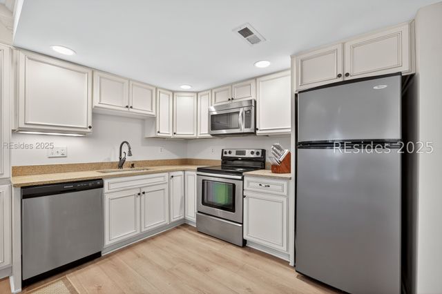 12 Valencia Rd Apt 36, Hilton Head Island, SC 29928