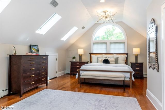 275 Highwood Ave, Ridgewood Village, NJ 07450
