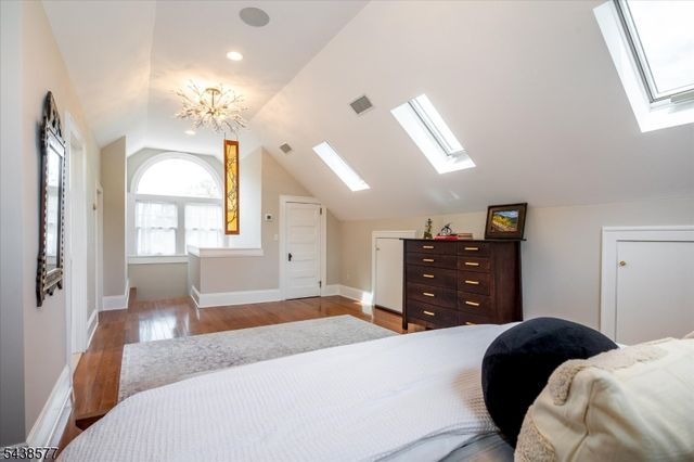 275 Highwood Ave, Ridgewood Village, NJ 07450