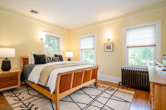 275 Highwood Ave, Ridgewood Village, NJ 07450