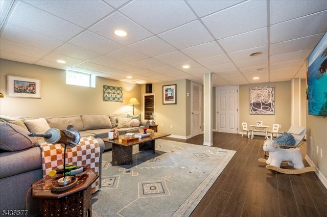 275 Highwood Ave, Ridgewood Village, NJ 07450