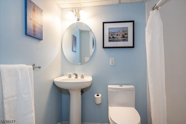 275 Highwood Ave, Ridgewood Village, NJ 07450
