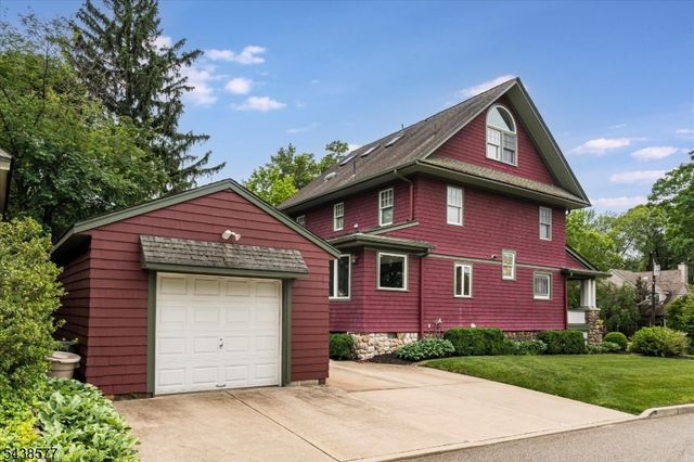 275 Highwood Ave, Ridgewood Village, NJ 07450