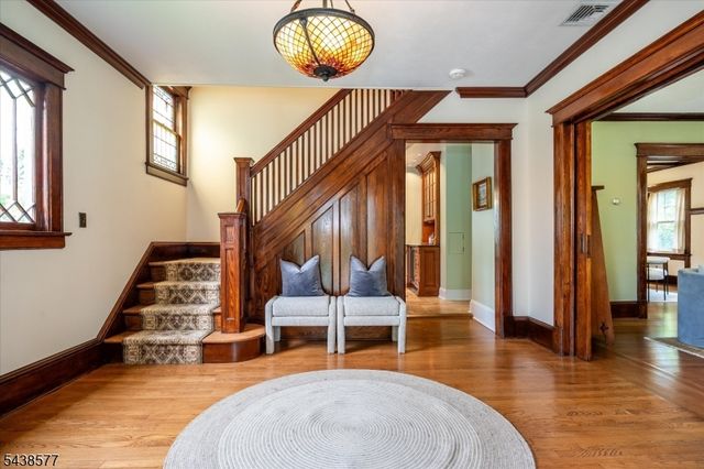 275 Highwood Ave, Ridgewood Village, NJ 07450