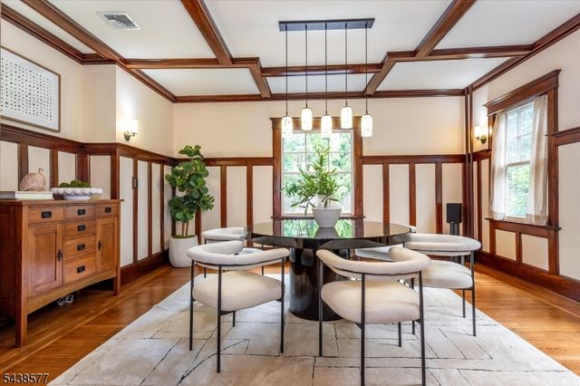 275 Highwood Ave, Ridgewood Village, NJ 07450