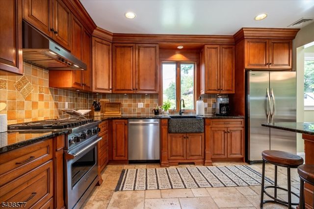 275 Highwood Ave, Ridgewood Village, NJ 07450