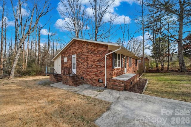 1437 Oak Hill Drive, Morganton, NC 28655