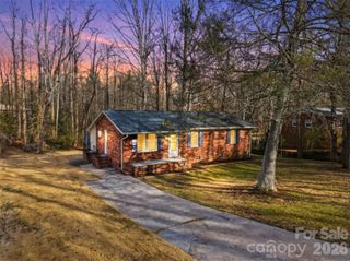 1437 Oak Hill Drive, Morganton, NC 28655