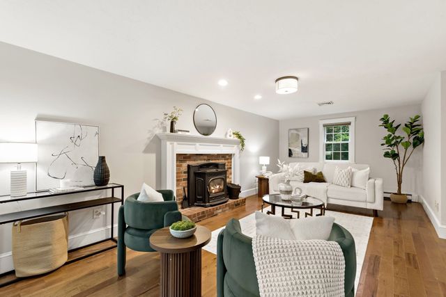 18 Dinahs Way, Wareham, MA 02571