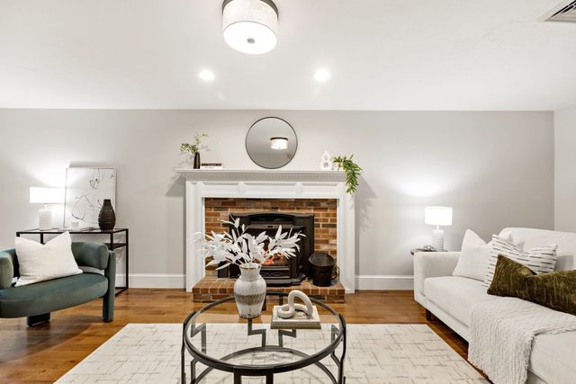 18 Dinahs Way, Wareham, MA 02571