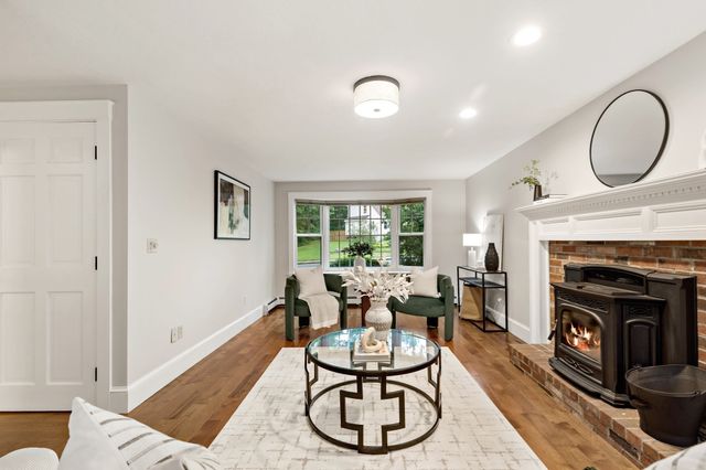 18 Dinahs Way, Wareham, MA 02571