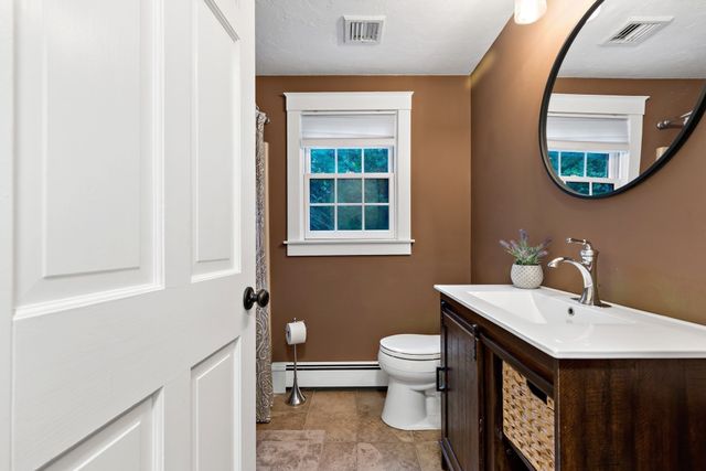 18 Dinahs Way, Wareham, MA 02571
