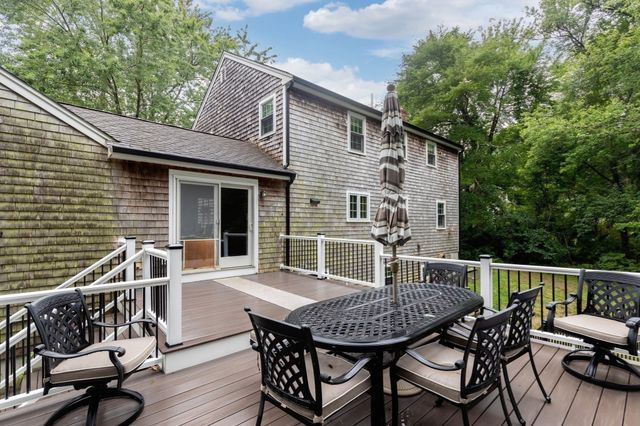 18 Dinahs Way, Wareham, MA 02571