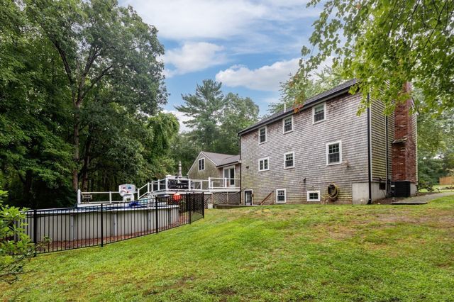 18 Dinahs Way, Wareham, MA 02571