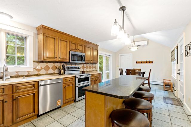 18 Dinahs Way, Wareham, MA 02571