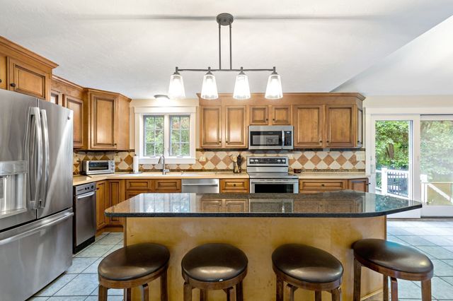 18 Dinahs Way, Wareham, MA 02571