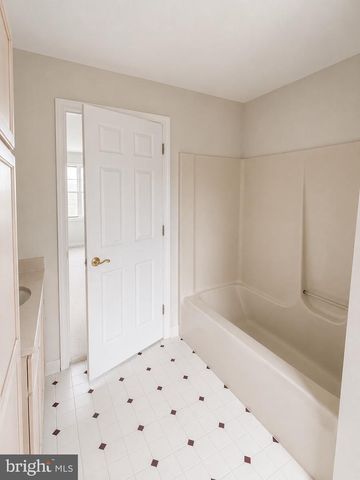 9010 HINTON AVE, Baltimore, MD 21219