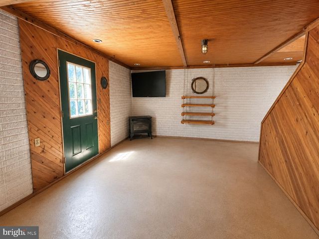 9010 HINTON AVE, Baltimore, MD 21219
