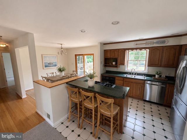 9010 HINTON AVE, Baltimore, MD 21219