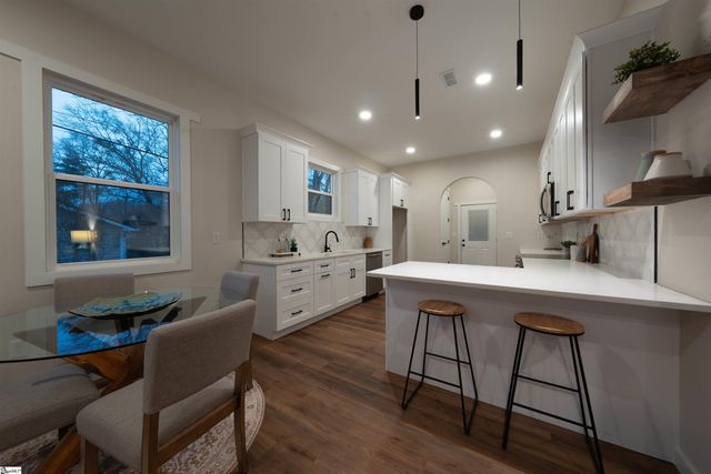 28 6th Street, Greenville, SC 29611