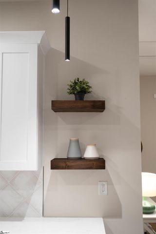 28 6th Street, Greenville, SC 29611