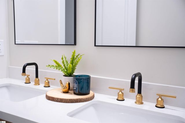 28 6th Street, Greenville, SC 29611