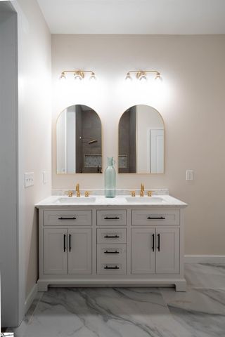 28 6th Street, Greenville, SC 29611