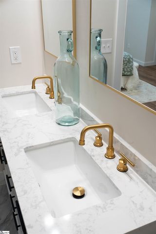 28 6th Street, Greenville, SC 29611