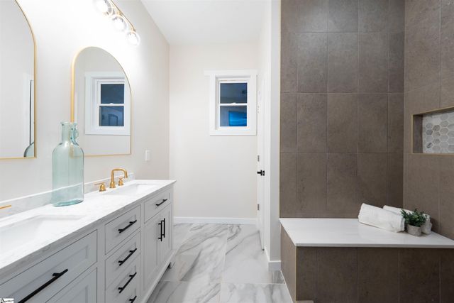 28 6th Street, Greenville, SC 29611