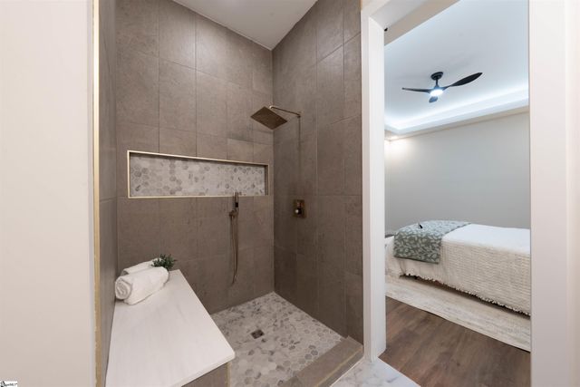 28 6th Street, Greenville, SC 29611