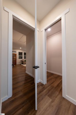 28 6th Street, Greenville, SC 29611