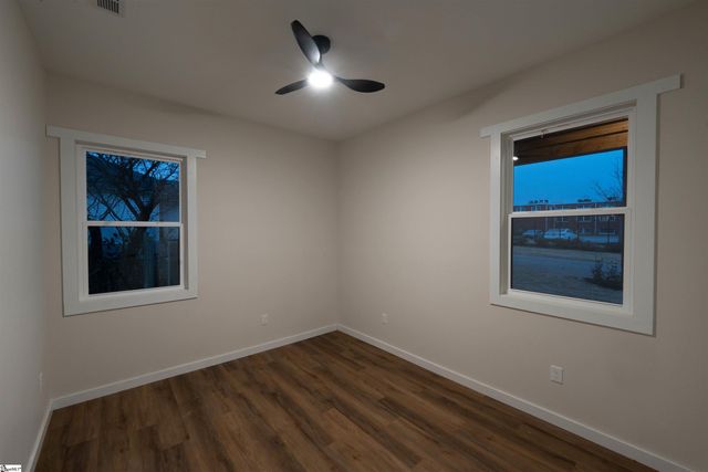 28 6th Street, Greenville, SC 29611