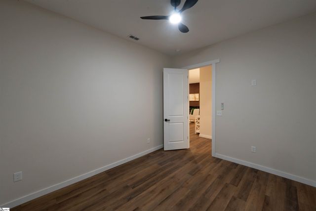 28 6th Street, Greenville, SC 29611